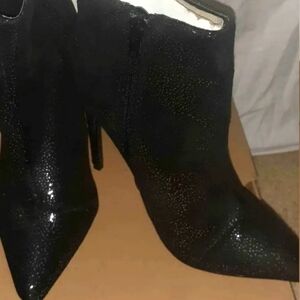 Sparkling black booties